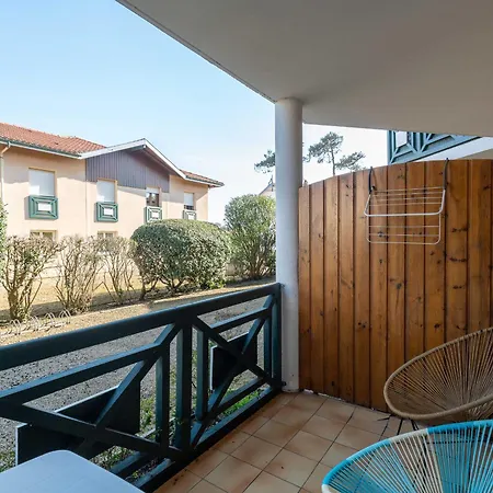 Apartment T2 Avec Terrasse Et Parking Proche Ocean - Fr-1-50-160 *