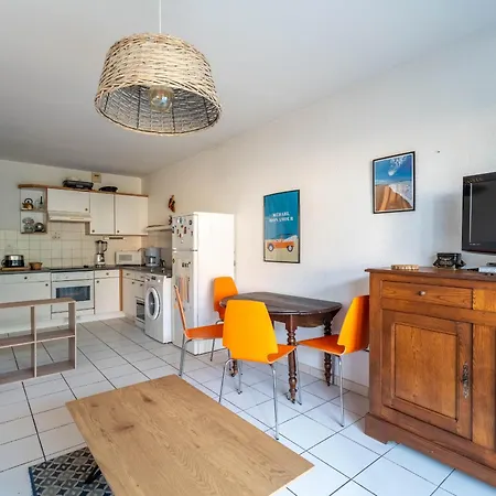 T2 Avec Terrasse Et Parking Proche Ocean - Fr-1-50-160 Appartement