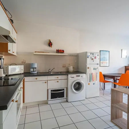 Appartement T2 Avec Terrasse Et Parking Proche Ocean - Fr-1-50-160