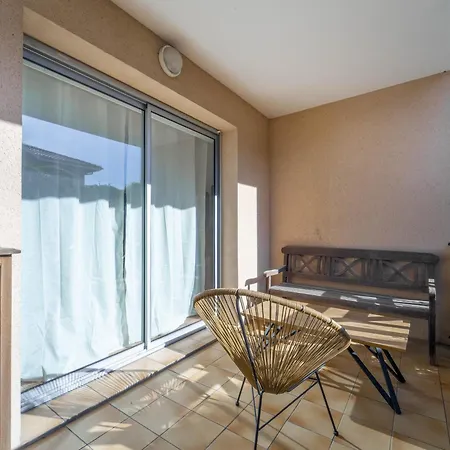 アパート T2 Avec Terrasse Et Parking Proche Ocean - Fr-1-50-160 *